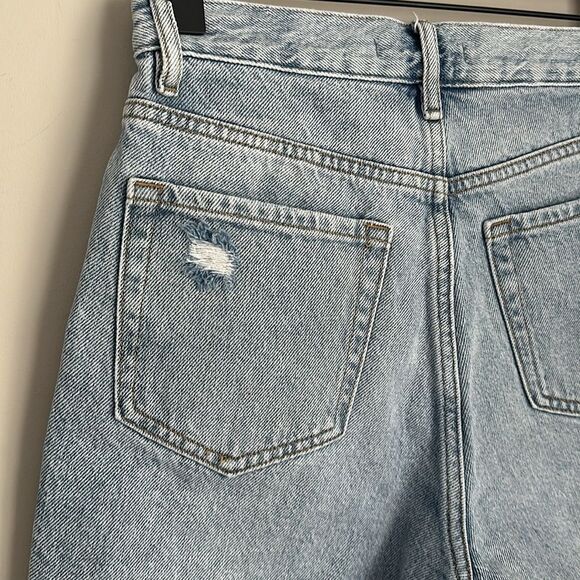 PacSun Women’s 90’s Girlfriend Distressed Light Wash Jean Shorts Size 25 - Picture 3 of 9